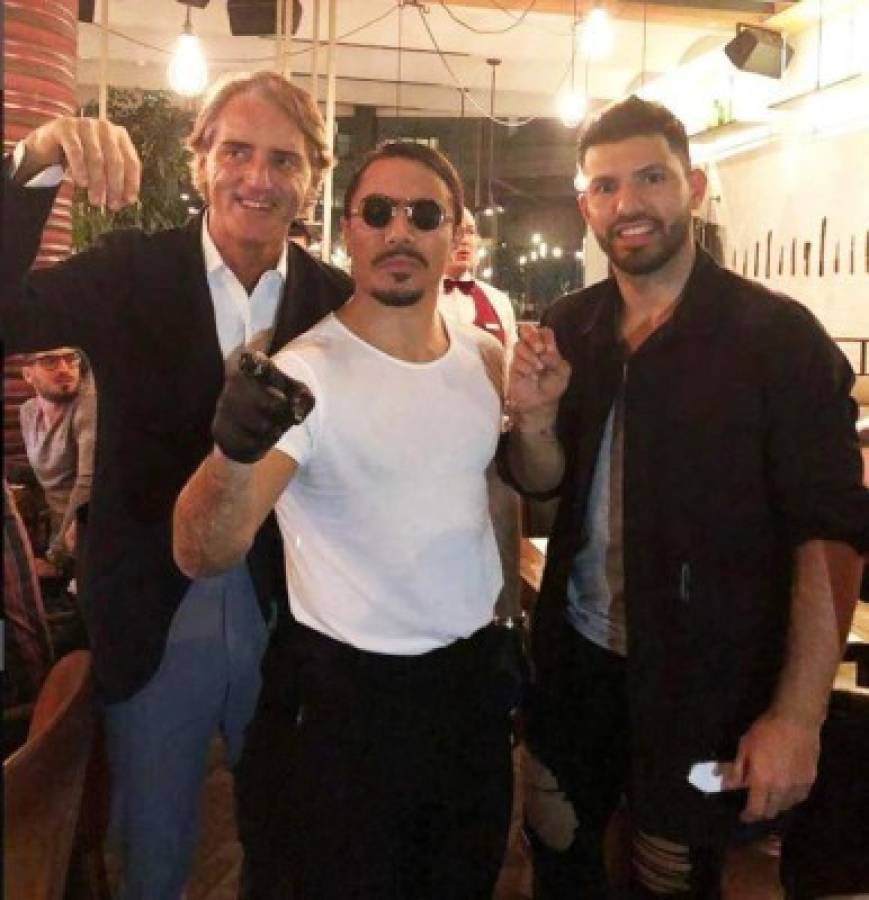 Salt Bae el famoso chef y fenómeno viral de redes sociales visitado por futbolistas