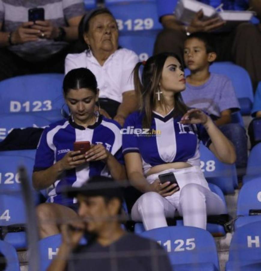 ¿Quién es la chica del maletín?; Las bellezas que adornan el Estadio Olímpico