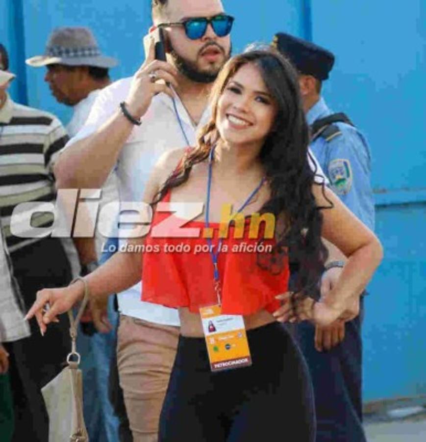 ¡Pura lindura! Las bellas catrachas en el juego de Honduras ante Chile en el Olímpico