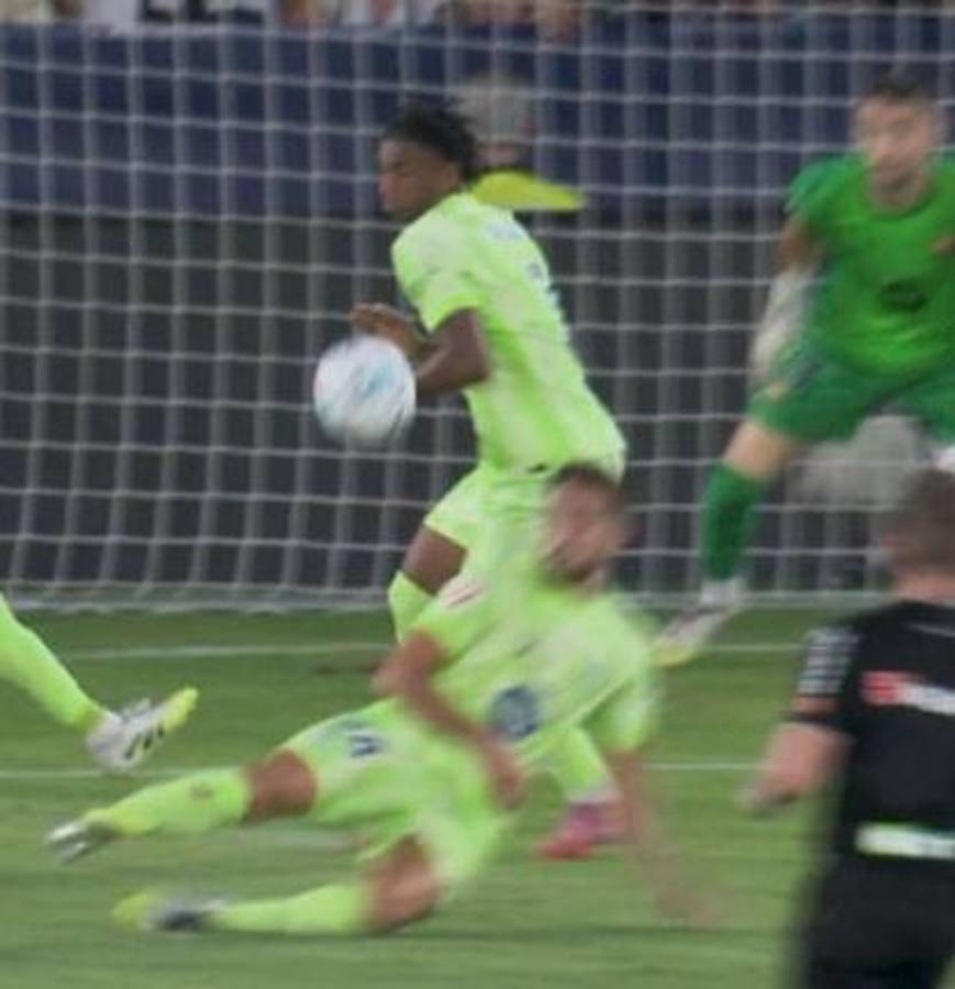 El polémico penal que indignó al Barcelona y Pedri lidera la remontada; Flick lo puso de titular y acaba con los rumores