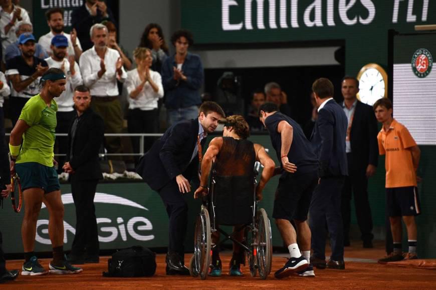 ¡Escalofriante! La dura lesión de Alexander Zverev ante Rafa Nadal: Así le quedó el tobillo y terminó en silla de ruedas