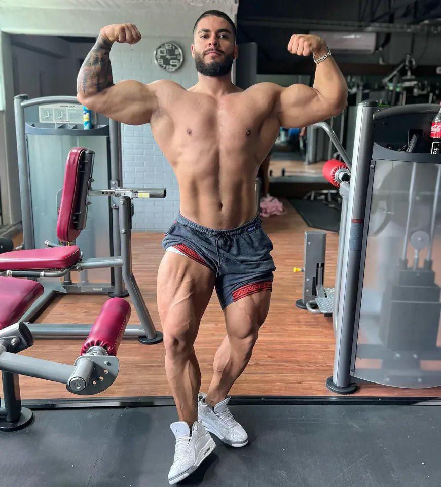 Conmoción en el fisicoculturismo: lo hallaron muerto en el baño de un bar con disparos en su cuerpo