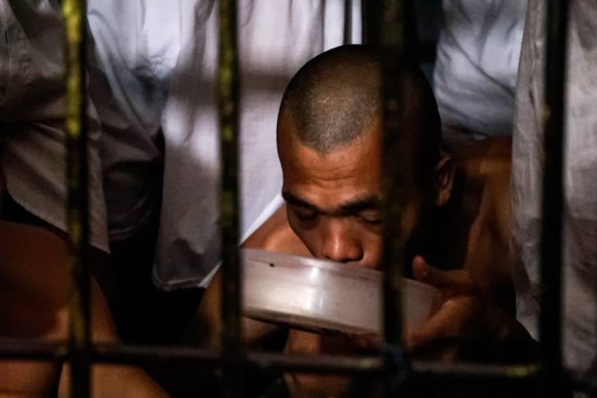 ¿Qué están comiendo? Nayib Bukele da a conocer las duras condiciones que viven los pandilleros en las cárceles de El Salvador