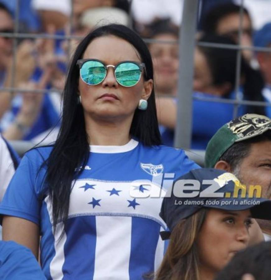 ¡HERMOSAS! Juego entre Honduras-Estados Unidos se llena de lindas chicas
