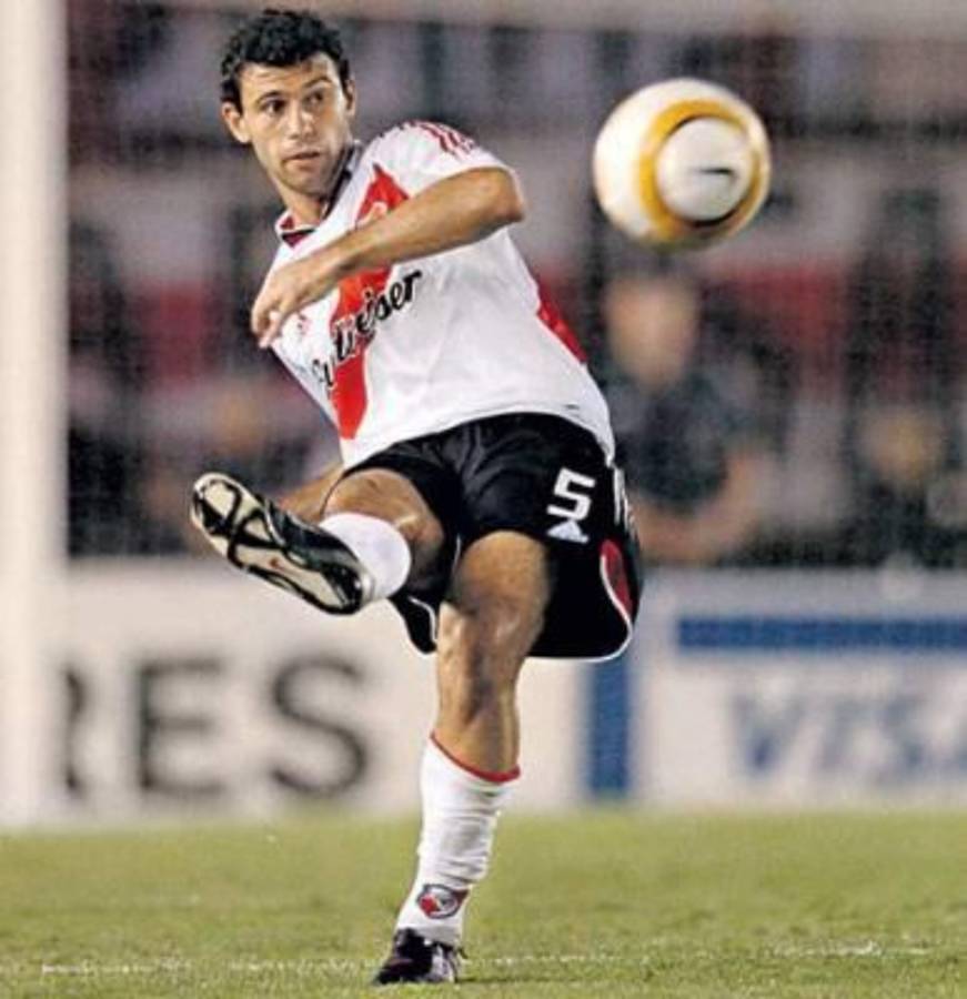 ¡Ideal! El 11 histórico de River Plate con un jugador activo, en China