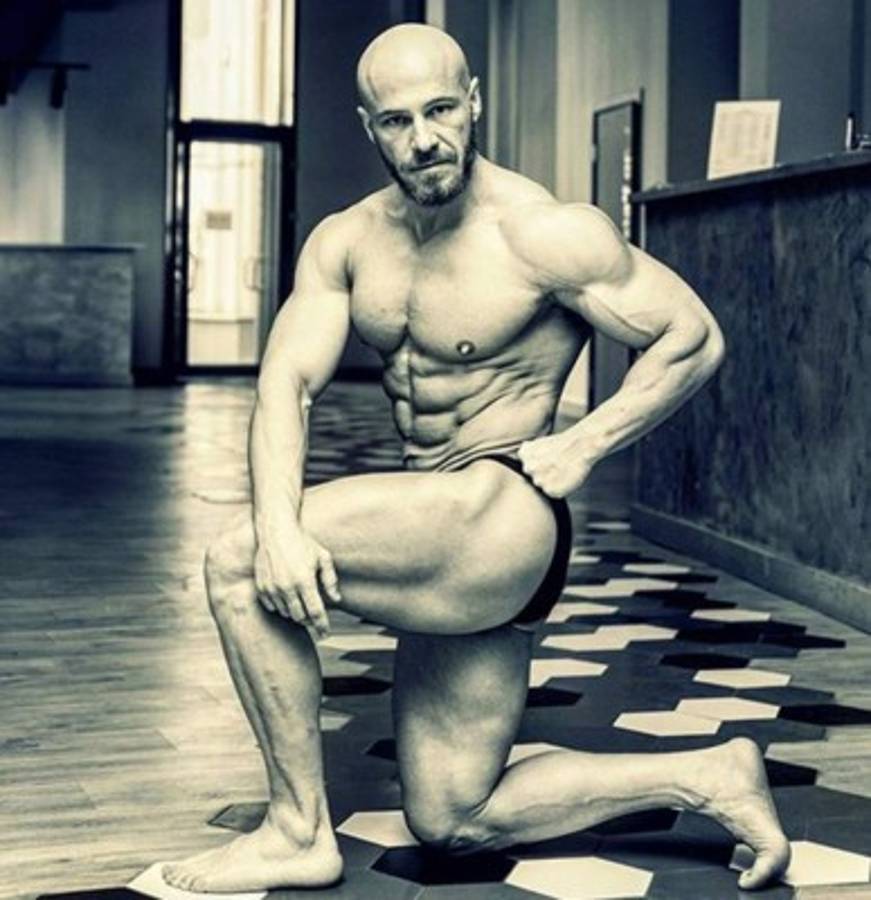 Yuri Tolochko, el popular fisicoculturista que se casará con su muñeca de silicona