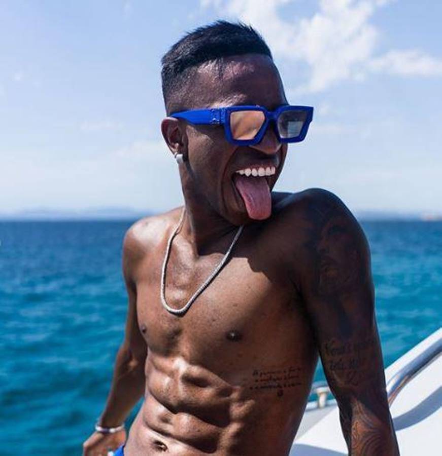 Insólito: las condiciones que pone Vinicius para invitar mujeres a sus fiestas ¿Lo acepta Kenia Os, su nueva novia?