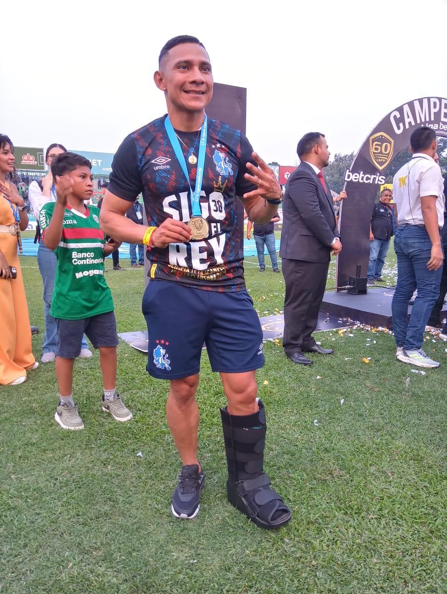 Olimpia se coronó en el Yankel: Menjívar y Beckeles festejan con puros, locura de Araújo y los que celebraron con sus novias