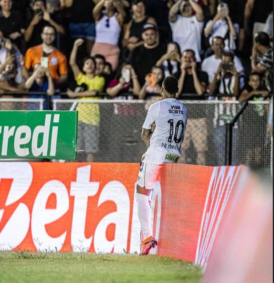 El show de Neymar con el Santos de Brasil: golazo olímpico, asistencias y festejó como Cristiano Ronaldo