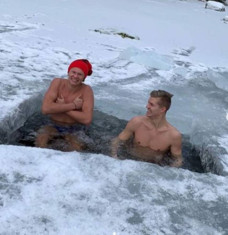 Sierra en mano, guantes y muchos árboles: Erling Haaland y sus días como leñador durante sus vacaciones en Noruega