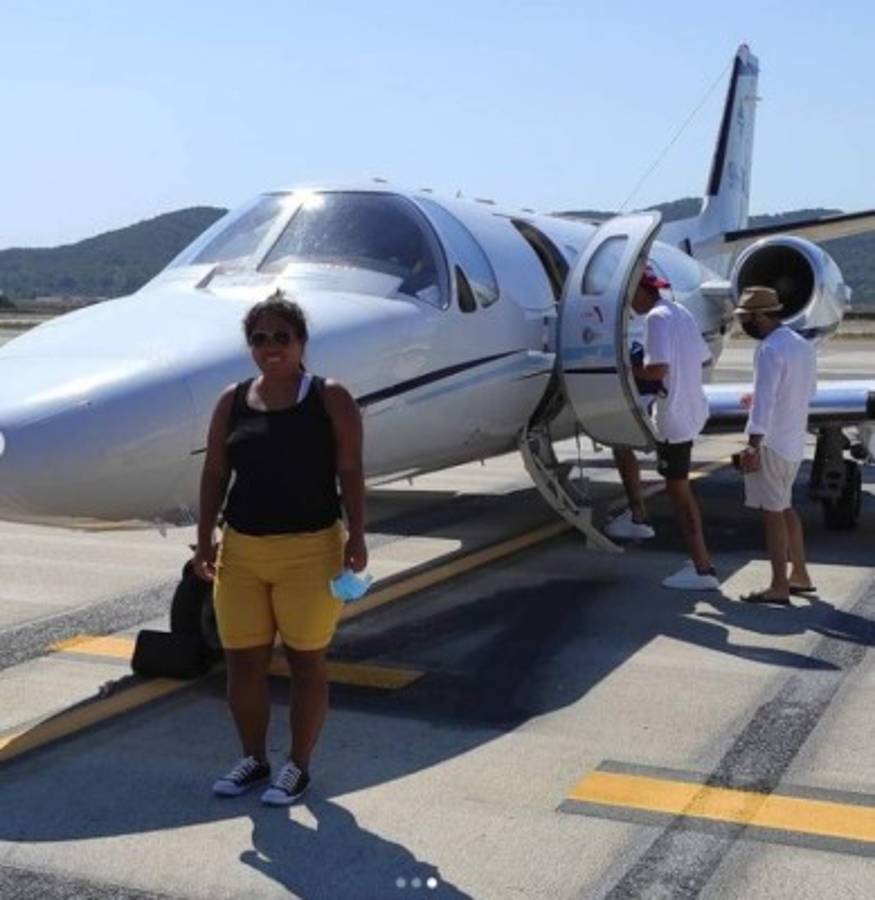 La sorprendieron con la camisa del Choco Lozano: Los privilegios que tiene Denia Cerrato al ser empleada de jugador del Atlético