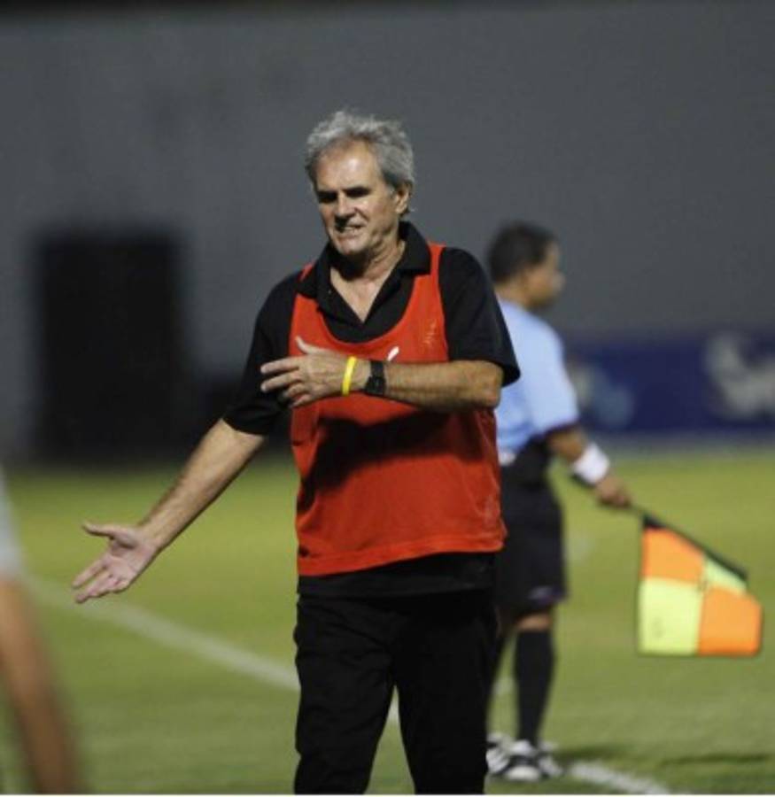 FOTOS: Así fue el sufrimiento de Marito Zanabria antes de renunciar en Real España