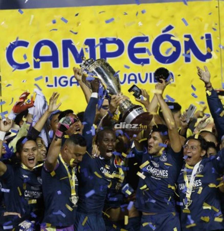 ¡Del llanto de tristeza a la felicidad! Rubilio Castillo cierra un semestre agridulce