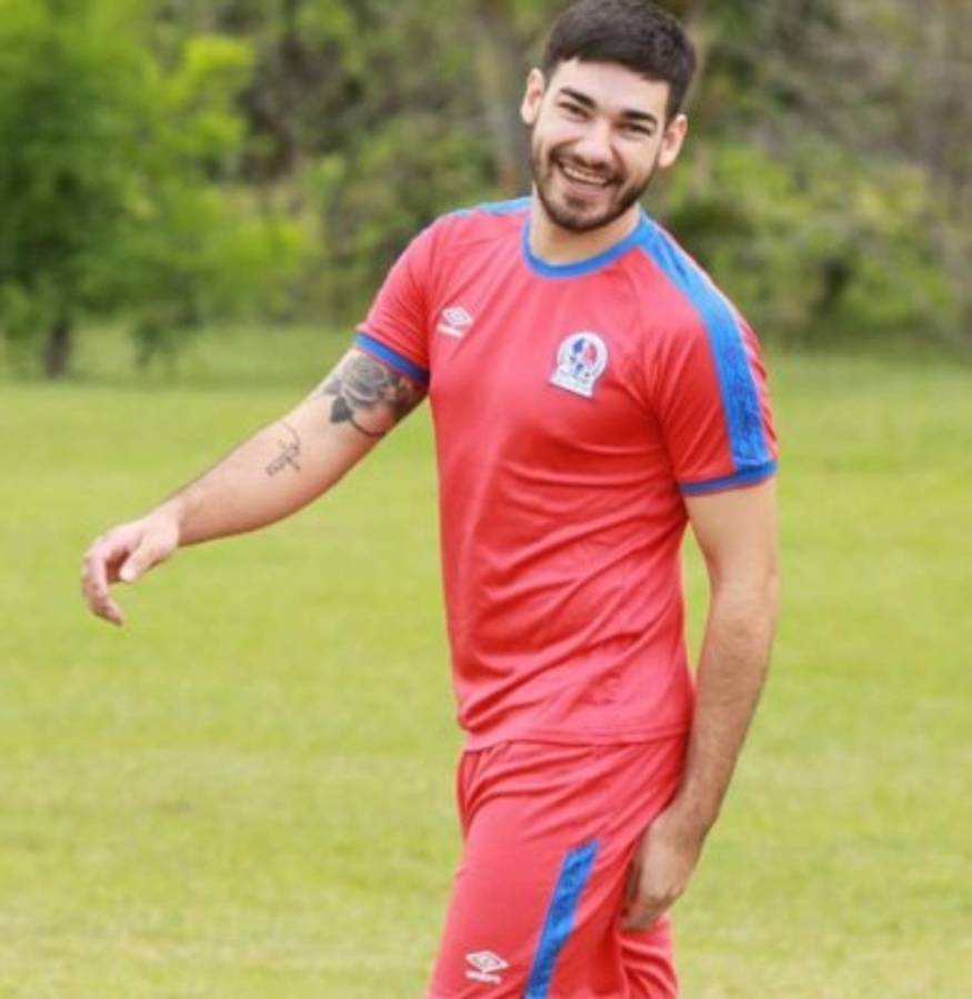 Exjugador del Olimpia se casa con hermosa paraguaya; figura del América de México lo felicita