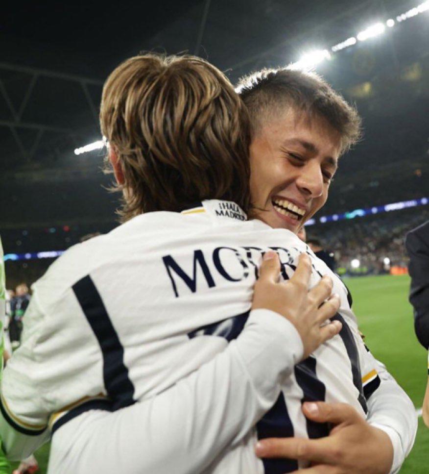 El amuleto de Real Madrid para ser campeón de Champions, mensaje de Benzema a Vinicius e inesperado beso a Kroos