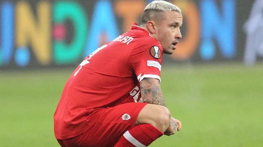 Confiesa que tiene relaciones 500 veces al año y saca a la luz el salario que gana como futbolista: Eso es importante