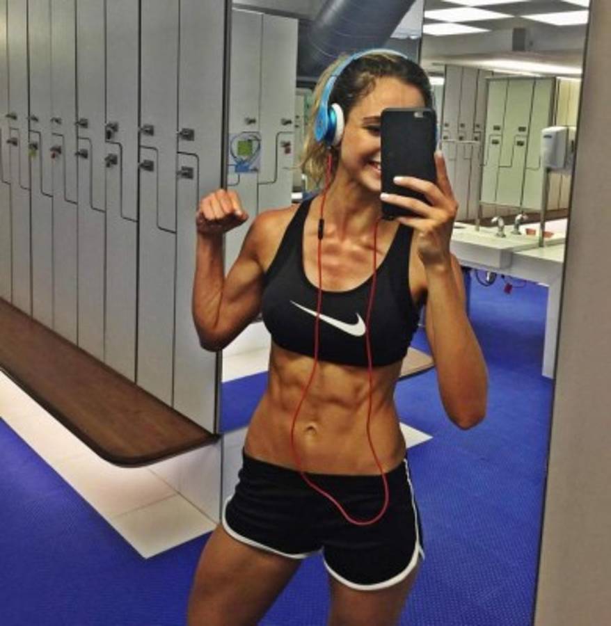 Evelyn Machry, la preciosa representante y novia del brasileño Felipe Anderson