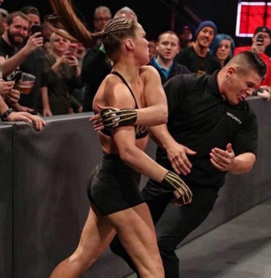La nueva polémica de Ronda Rousey: Propina paliza a guardias de seguridad en WWE