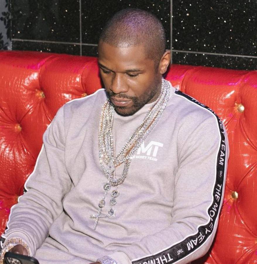 Afirman que Floyd Mayweather ha despilfarrado ya toda su fortuna: “Está en bancarrota y se gastó el dinero en chicas”