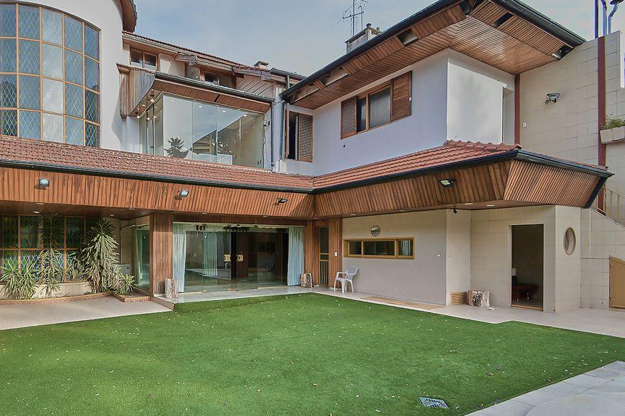 La millonaria subasta de los bienes de Maradona: Así son sus dos mansiones y sus autos de lujo