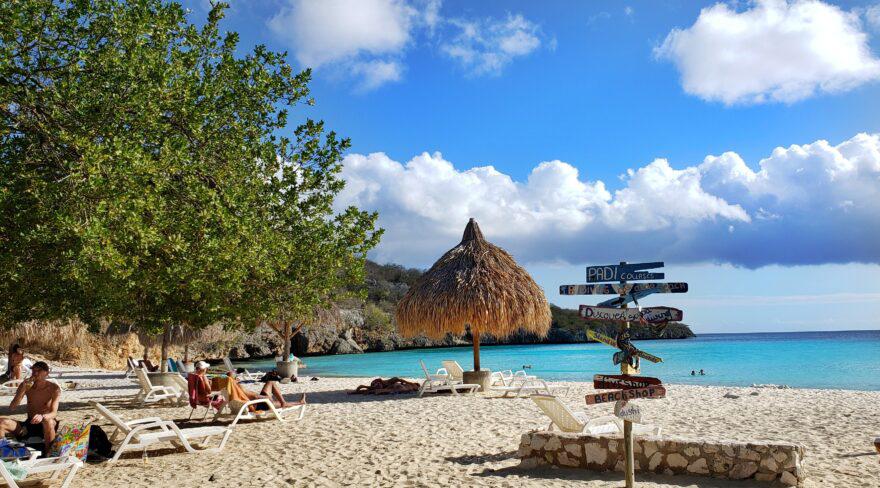 Así es el Ergilio Hato, el humilde estadio donde jugará Honduras ante Curazao y lo que debes saber de la “Amsterdam” del Caribe