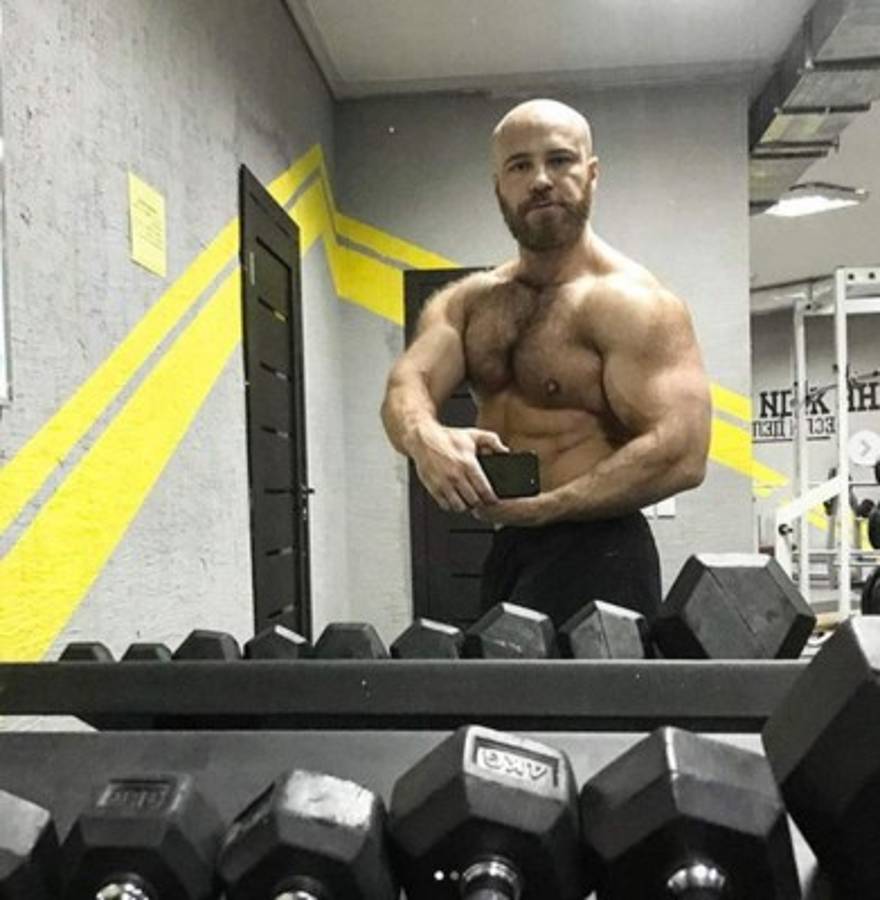 Yuri Tolochko, el popular fisicoculturista que se casará con su muñeca de silicona