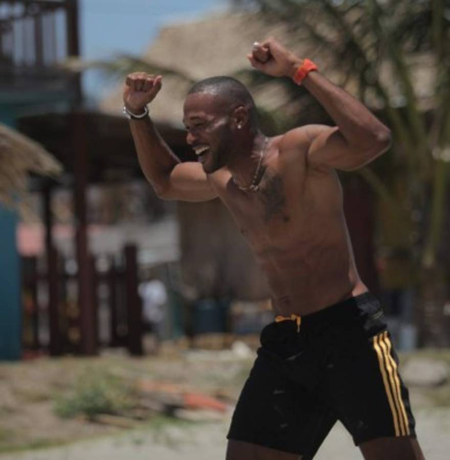 El reto del velocista hondureño Rolando Palacios en la playa