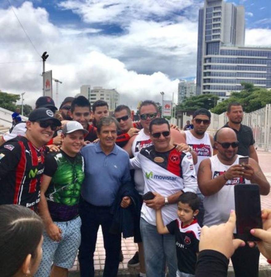 Así fue el homenaje del Alajuelense al técnico Jorge Luis Pinto