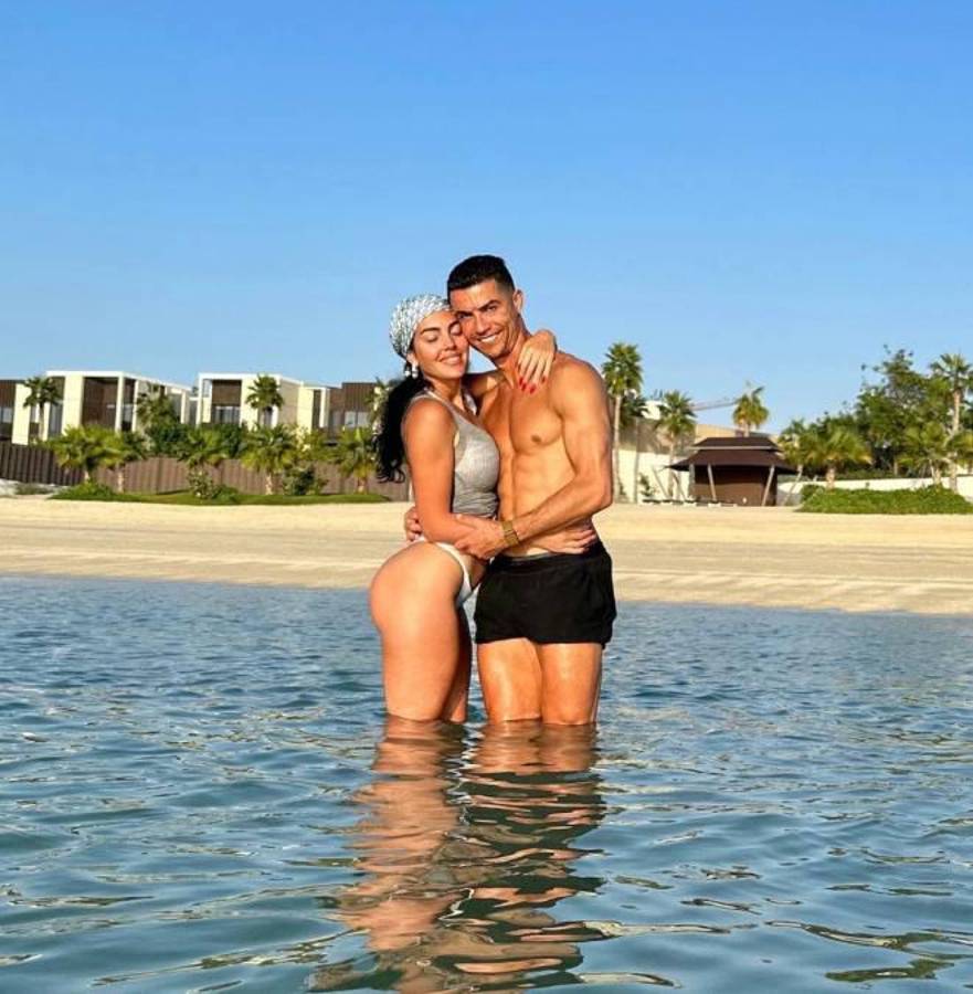 “Enseñó de más”: Georgina Rodríguez provoca escándalo y esto hicieron con la foto que aparece junto a Cristiano Ronaldo