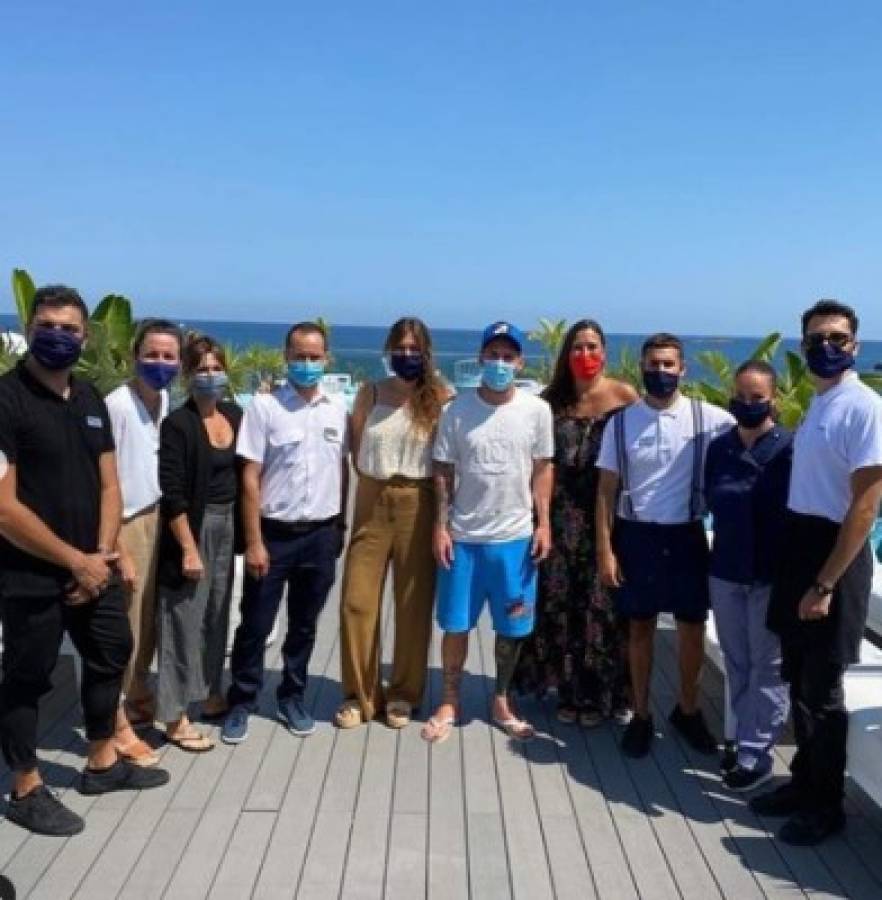 Antonela Rocuzzo presume de su cuerpazo en las vacaciones de lujo junto a Messi en Ibiza