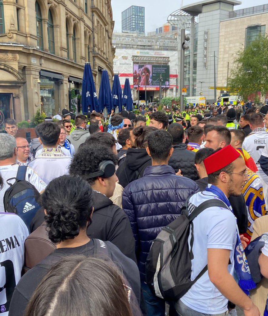 Brutal recibimiento al Manchester City y el enigmático mensaje de Vinicius antes de disputarse el pase a la final