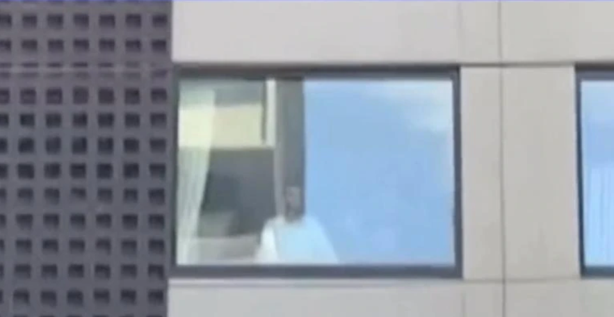 ¿Gusanos en la comida? Así es el ‘‘hotel del terror’’ en el que está aislado el tenista Novak Djokovic en Australia