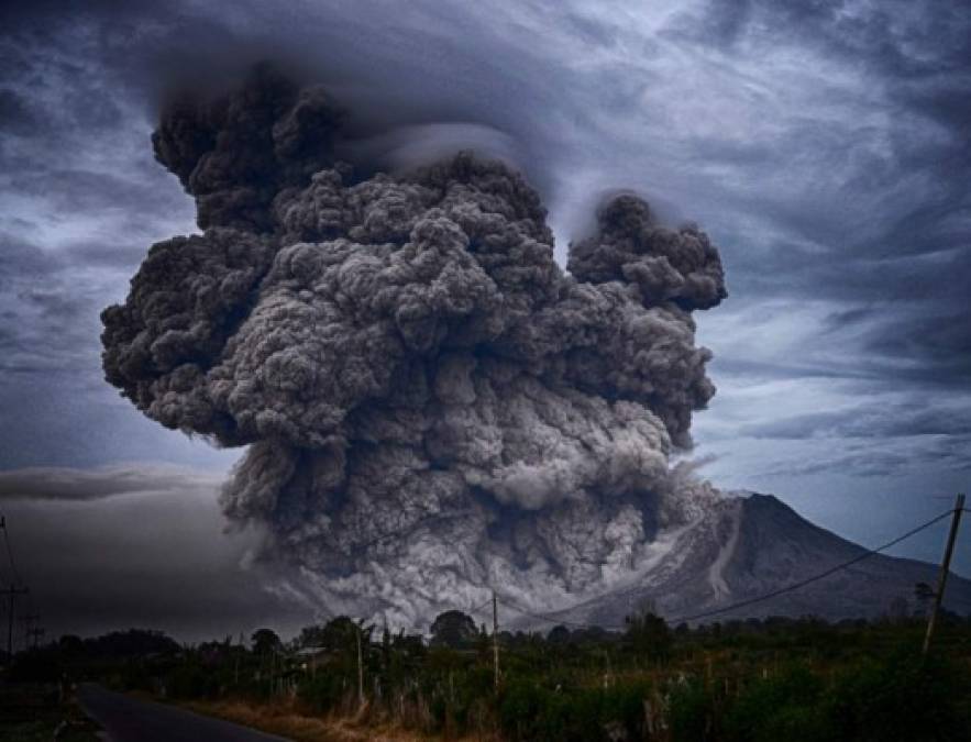 El volcán Merapi en Indonesia entra en erupción generando zozobra en la población