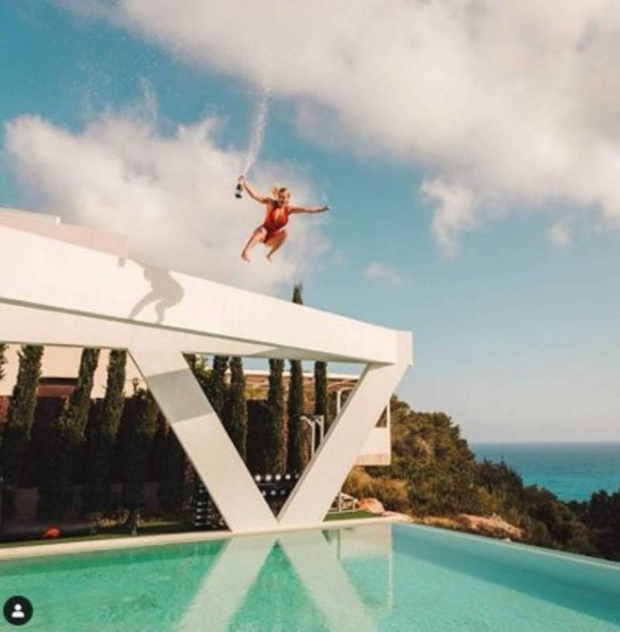 ¡De infarto! Las picantes vacaciones de Kinsey Wolanski en las playas de Portugal