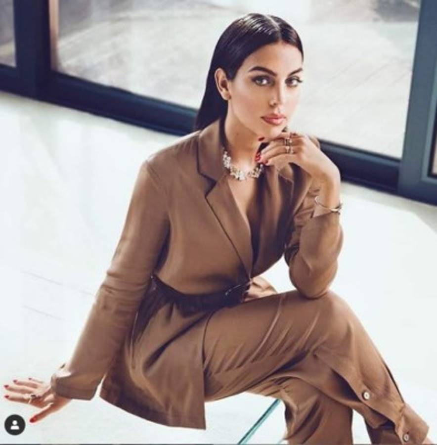 Georgina Rodríguez deslumbra en una elegante sesión de fotos para la revista italiana Grazia