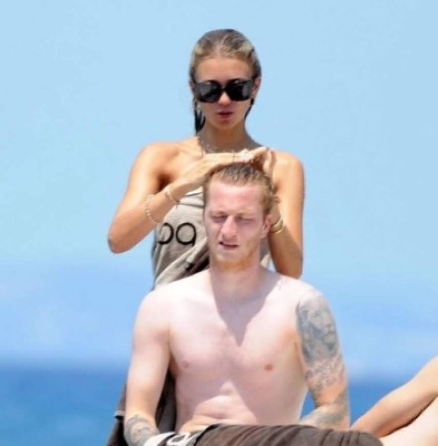 La supermodelo que sale con Marco Reus deslumbra en sus vacaciones a bordo de un yate