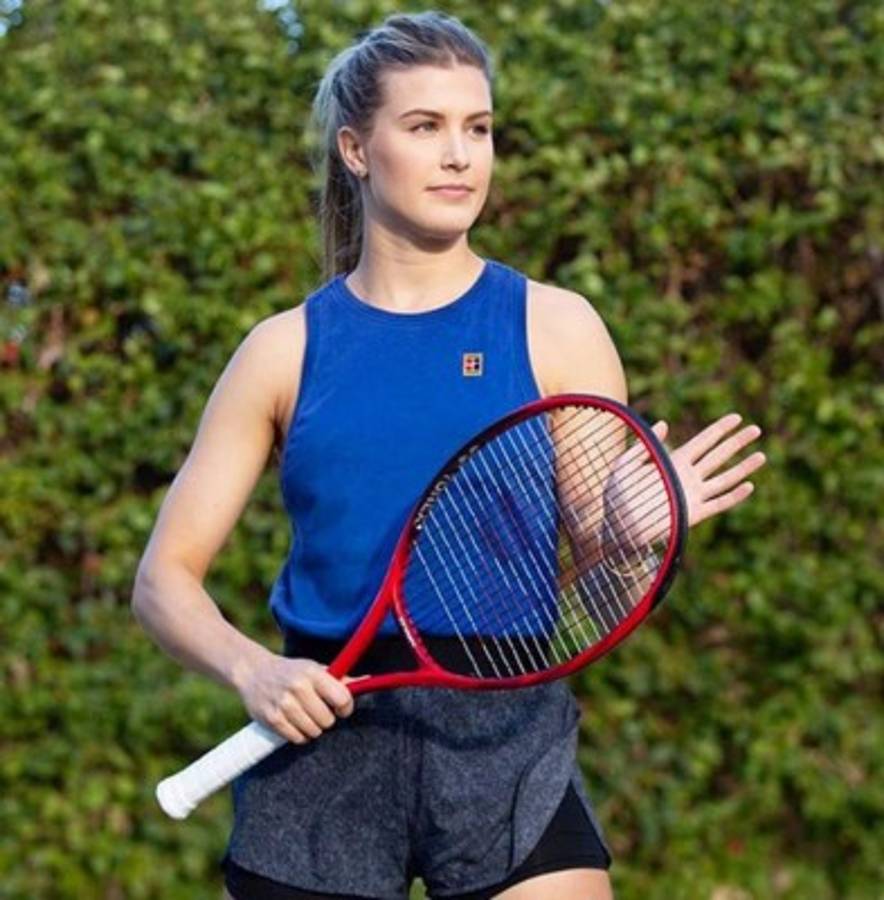 Ajustado y sexy: La 'extraña' vestimenta de la hermosa Genie Bouchard para jugar al tenis