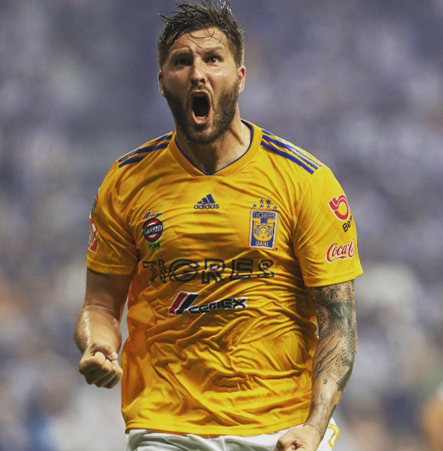 Alejada de las cámaras: la “desconocida” esposa de Gignac que se ganó el cariño de México por su labor