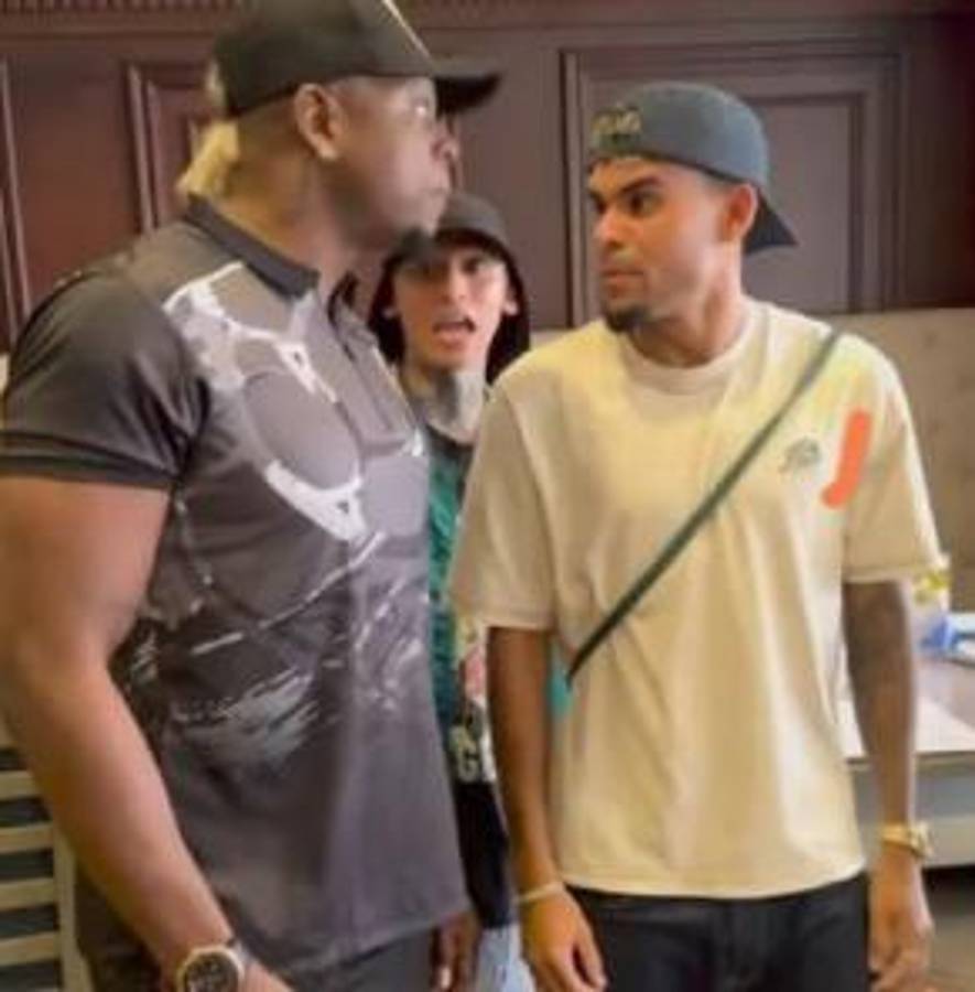 Luis Díaz recibe una ola de críticas: lo que estaba haciendo mientras el Liverpool despedía a Diogo Jota