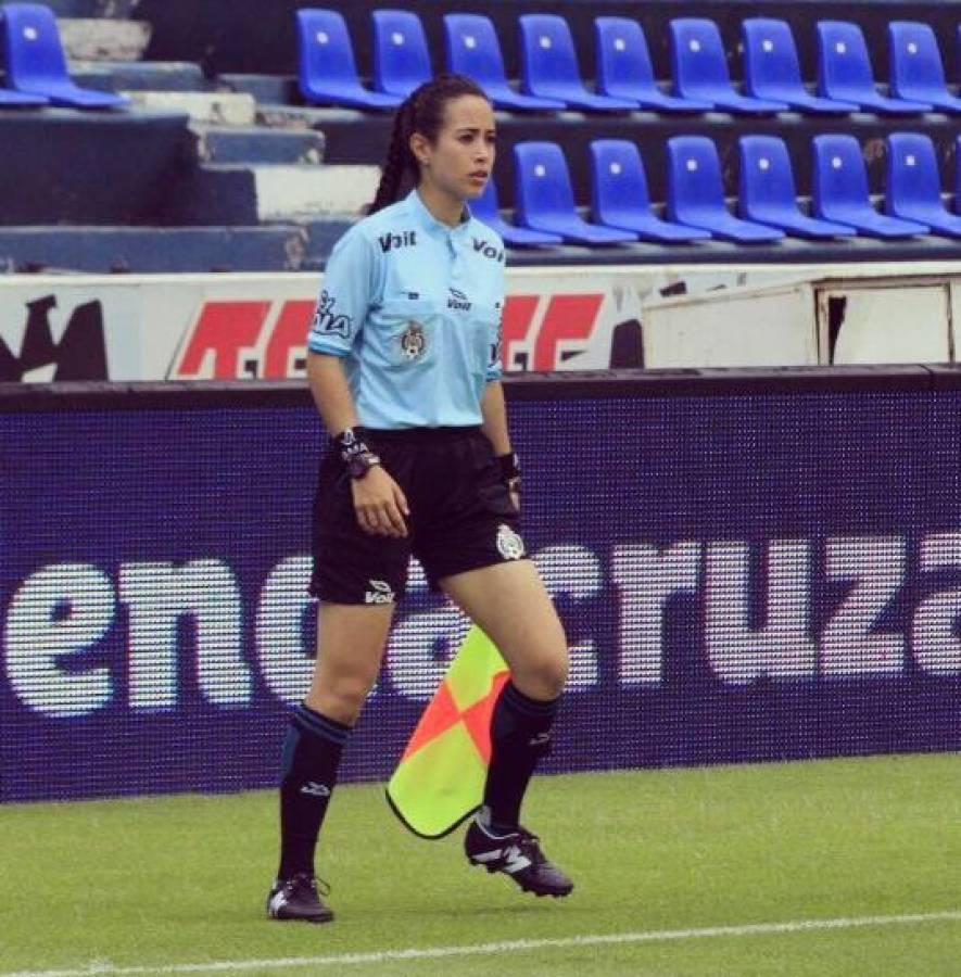 Árbitra que le dirigió a Honduras recibe amenazas a muerte y la FIFA sale al paso en respaldo de Katia García, la silbante mexicana