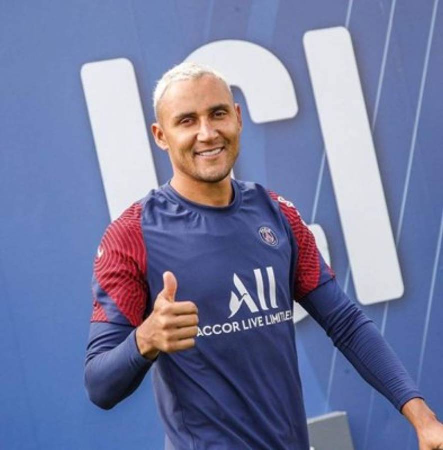 La metamorfosis de Keylor Navas desde que llegó al PSG: Cambio de look, saliditas y nuevos amigos