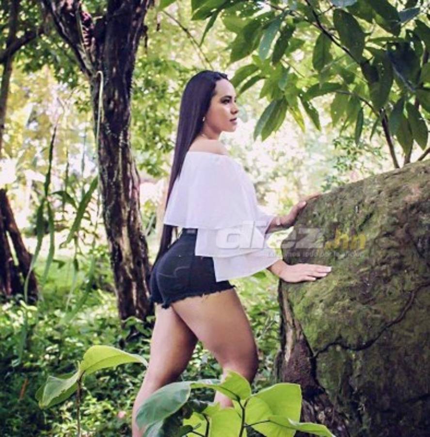 Las candentes fotos con la que esta sexy aficionada alienta al Motagua en la final