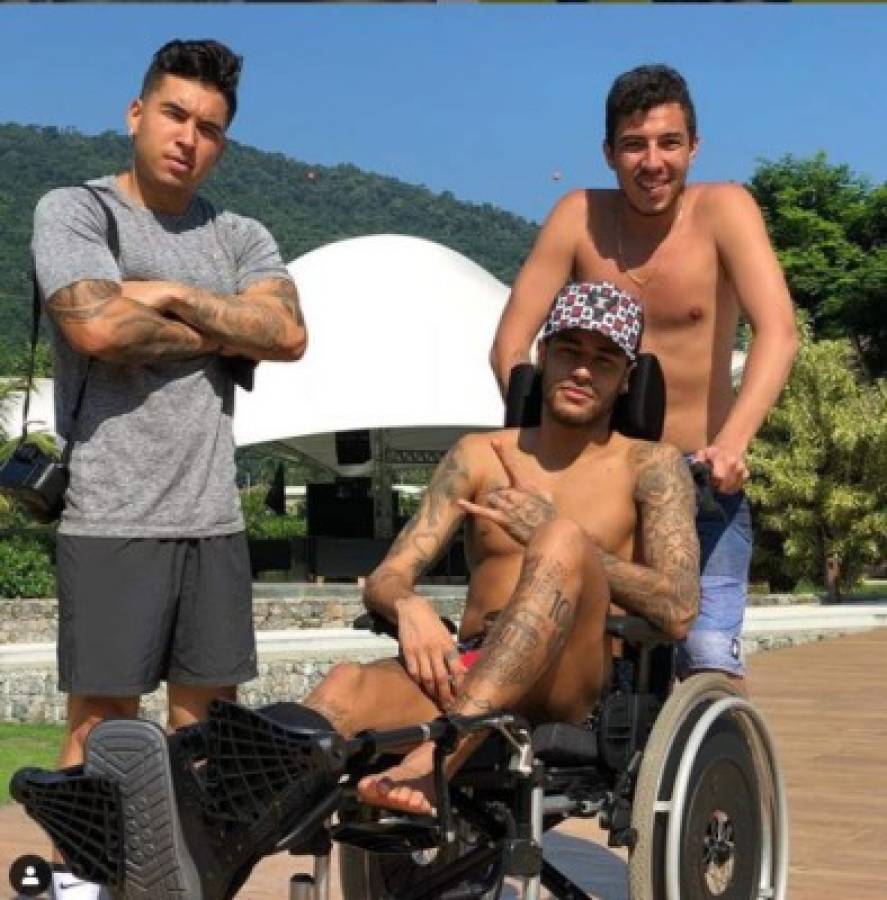 Hasta 11 mil euros al mes por ser amigos de Neymar: La vida de lujo que llevan los 'toiss'