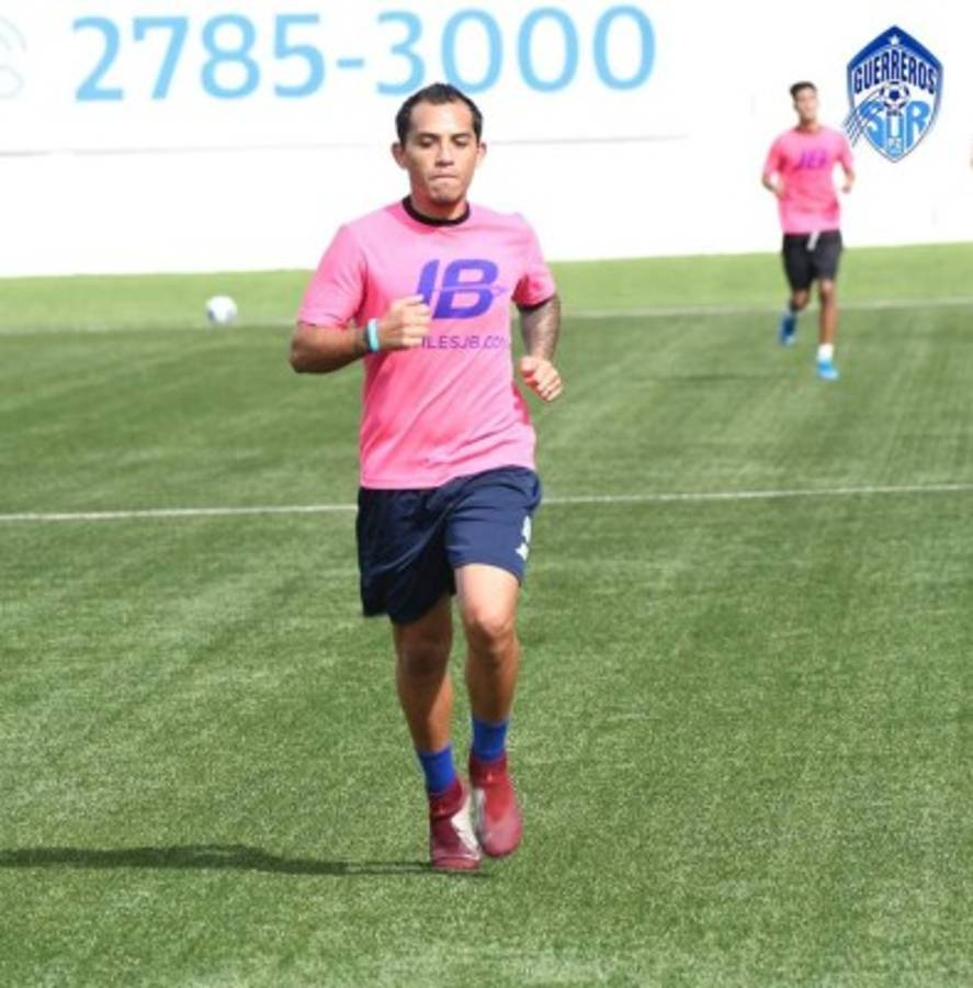 Con mascarilla y guardando distancia; así volvieron a las prácticas los clubes en Costa Rica