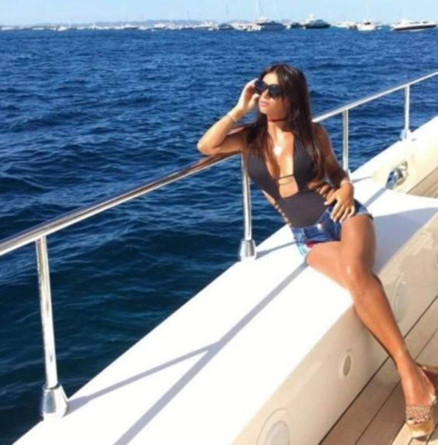 ¡INFARTANTE! Así es la libanesa de 42 años con la que se casó Cesc Fábregas