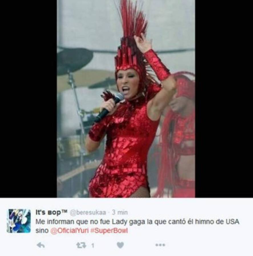 La espectacular entonación del himno nacional y el vestido de Lady Gaga arrasan en memes