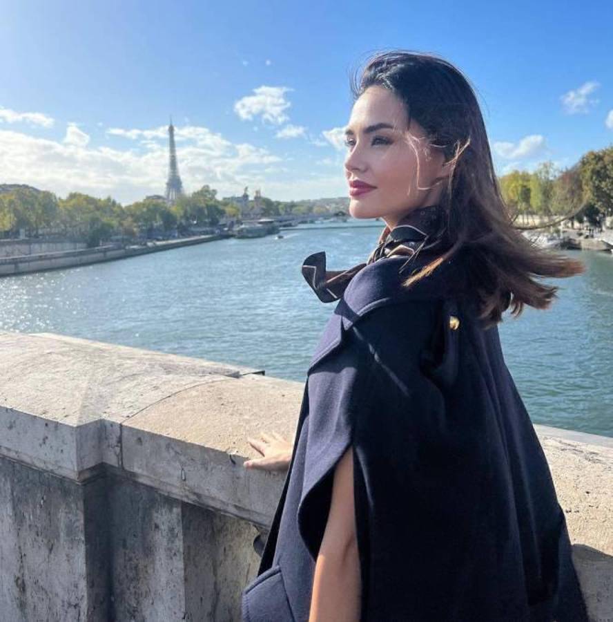 Dejó a estrella del fútbol tras un polémico caso y por infiel; ahora aparece besándose con otra chica