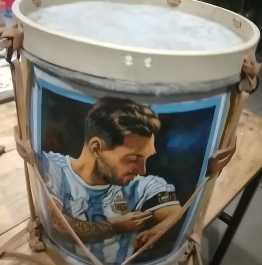 La travesía de un barbero que se fue en bicicleta hasta la casa de Messi en París: la actitud de Antonela Roccuzzo y el regalo que le dejó al crack argentino