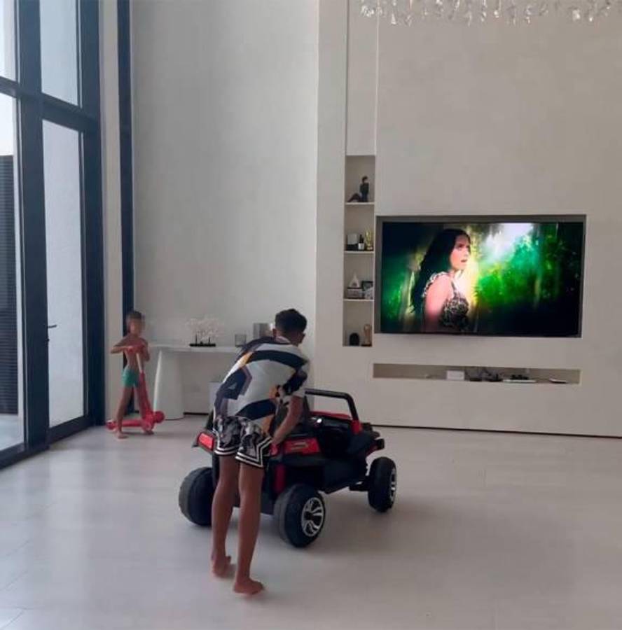 Georgina Rodríguez deslumbra de nuevo y cómo es su lujosa casa en la que vive con Cristiano en Arabia Saudita