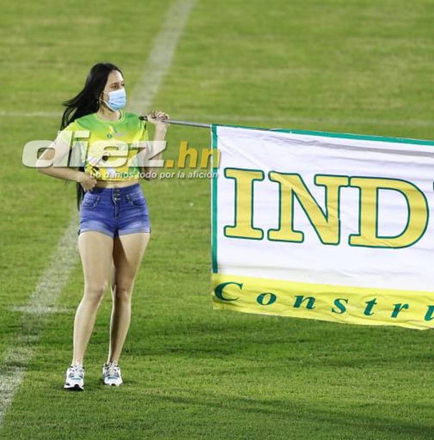 ¡Hermosas chicas y color! La Ceiba se viste de fiesta para el juego juego Vida vs. Olimpia